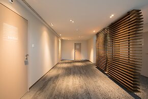 HOTEL illuster - Urban & Local