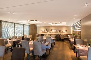 HOTEL illuster - Urban & Local