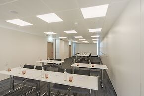 HOTEL illuster - Urban & Local