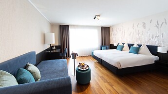 HOTEL illuster - Urban & Local