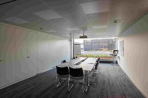 HOTEL illuster - Urban & Local