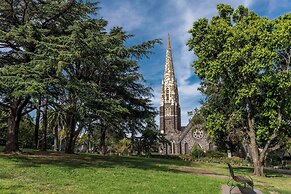 Oaks Melbourne South Yarra Suites