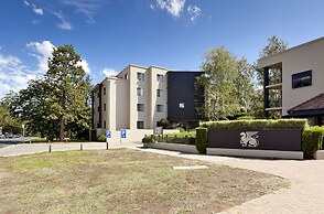 Astra Apartments - The Griffin