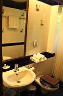 Granpa's Inn Hotel Bougainvillea