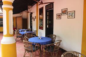 Granpa's Inn Hotel Bougainvillea