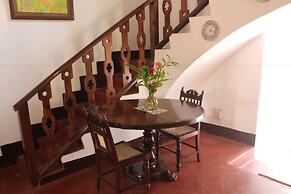 Granpa's Inn Hotel Bougainvillea