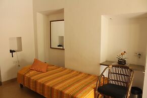 Granpa's Inn Hotel Bougainvillea