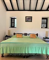 Granpa's Inn Hotel Bougainvillea