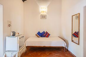 Granpa's Inn Hotel Bougainvillea