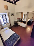 Granpa's Inn Hotel Bougainvillea