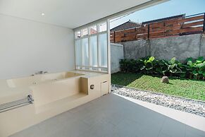 Sanur Resort Watujimbar