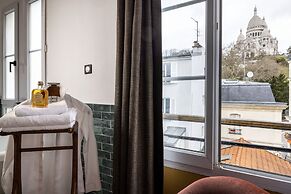 Le Village Montmartre by Hiphophostels