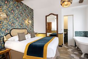 Le Village Montmartre by Hiphophostels