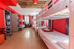 Le Village Montmartre by Hiphophostels