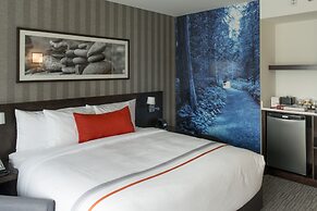 The Grand Winnipeg Airport Hotel by Lakeview