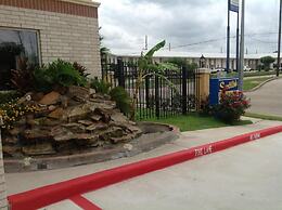 Scottish Inn & Suites