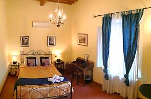 B&B Window To The Tower