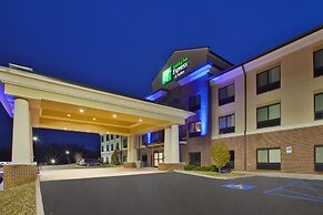 Holiday Inn Express & Suites Washington - Meadow Lands by IHG