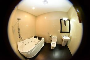 Full Moon Garden Hotel