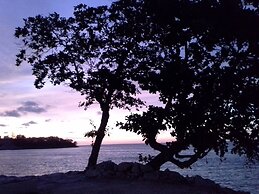 Baan Talay Homestay by the Beach