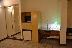 West Plaza Hotel by the Sea