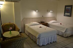 West Plaza Hotel by the Sea