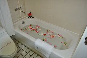 West Plaza Hotel by the Sea