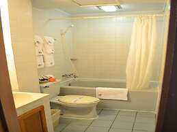 West Plaza Hotel Desekel