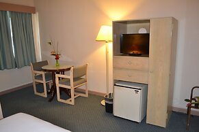 West Plaza Hotel Desekel