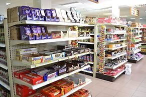 West Plaza Hotel Desekel