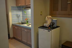 West Plaza Hotel Desekel