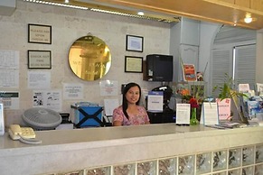 West Plaza Hotel Desekel