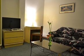 West Plaza Hotel Desekel