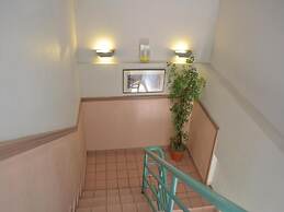 West Plaza Hotel Desekel