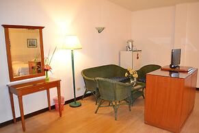 West Plaza Hotel Downtown