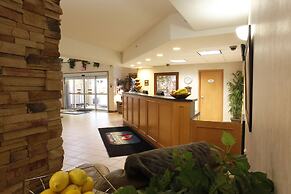 Pomeroy Inn & Suites Fort St. John