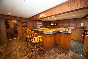 Log Cabin Lodge & Suites