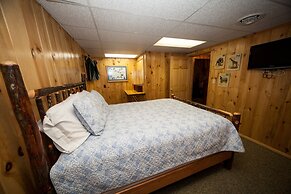 Log Cabin Lodge & Suites