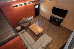 Log Cabin Lodge & Suites