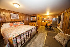 Log Cabin Lodge & Suites