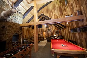 Log Cabin Lodge & Suites