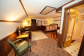 Log Cabin Lodge & Suites