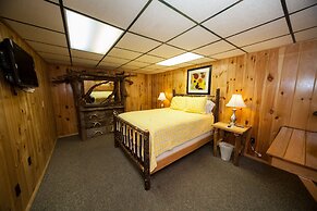 Log Cabin Lodge & Suites