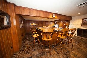 Log Cabin Lodge & Suites