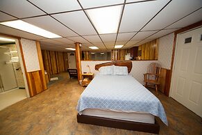 Log Cabin Lodge & Suites