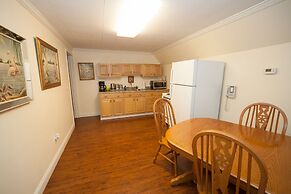 Log Cabin Lodge & Suites