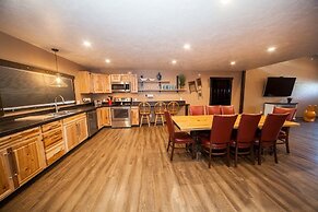 Log Cabin Lodge & Suites