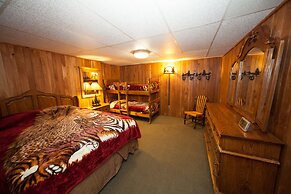 Log Cabin Lodge & Suites