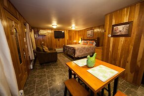 Log Cabin Lodge & Suites
