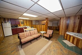 Log Cabin Lodge & Suites